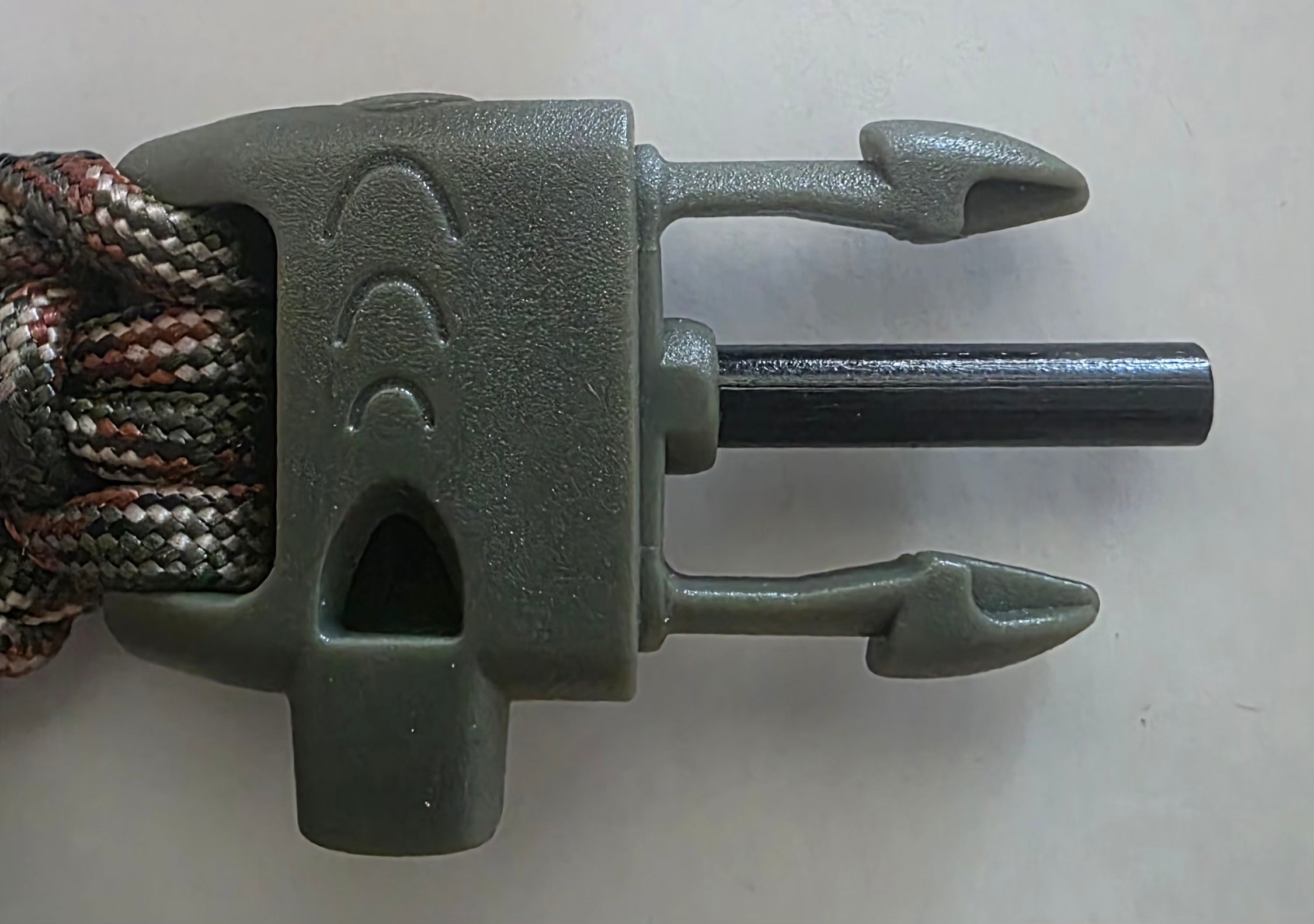 Cobra knot with survival clasp