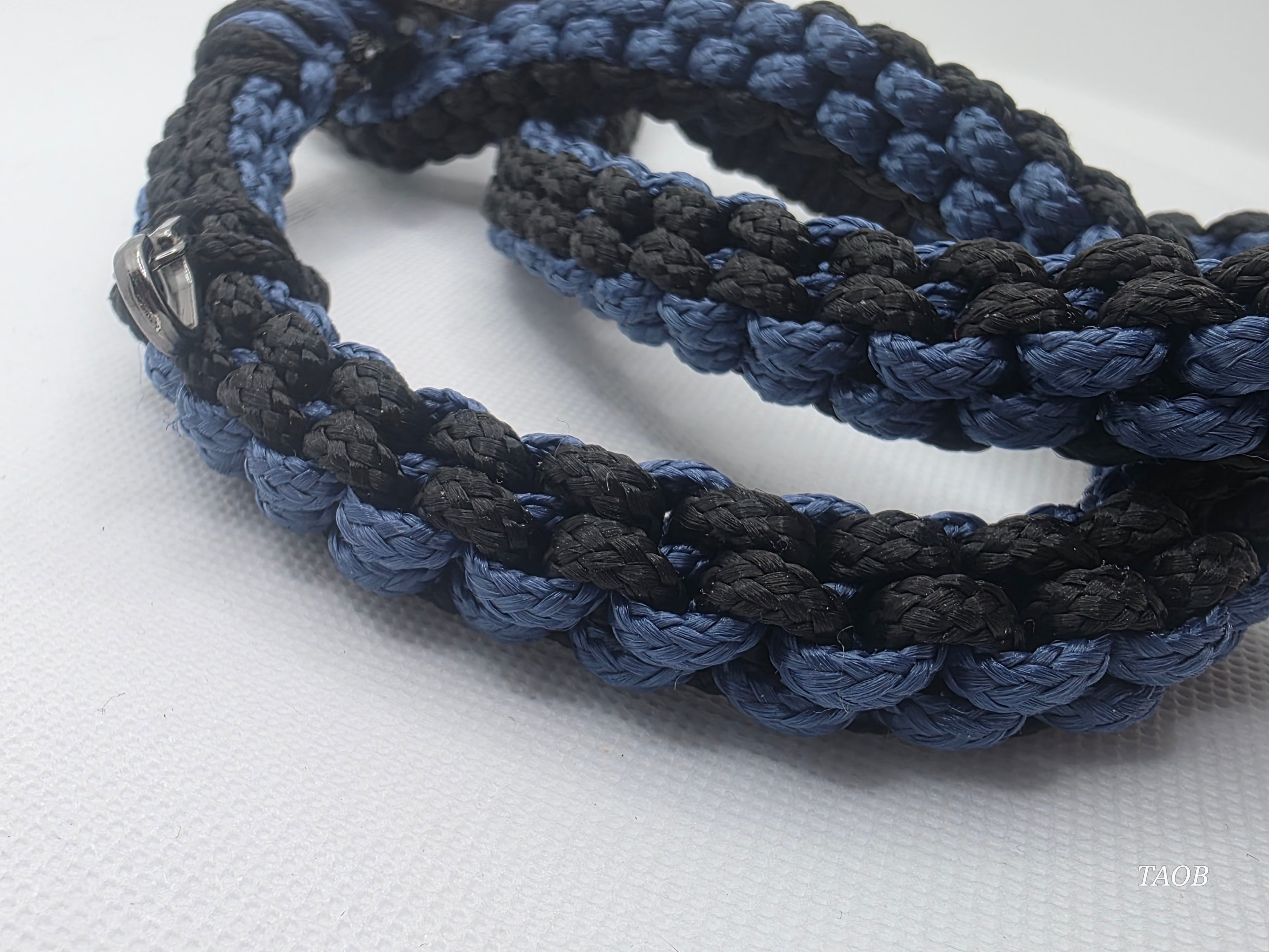 Box knot dog lead